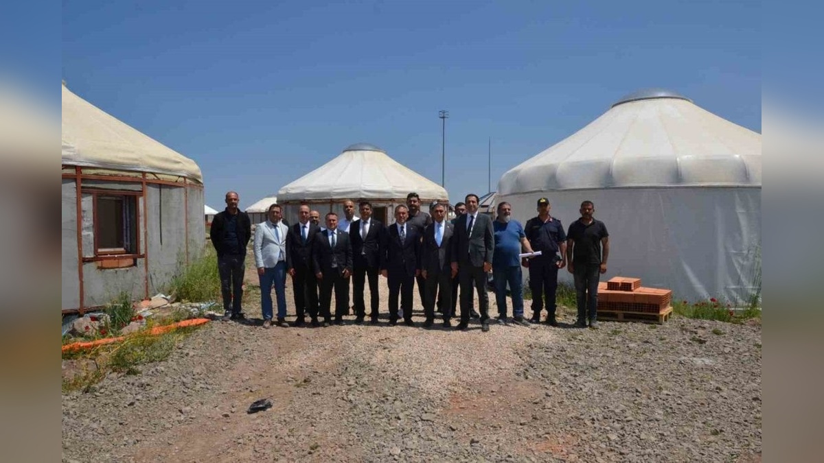 Vali Sözer, Söğüt Obakent Tematik Gençlik Kampı'nda incelemelerde bulundu