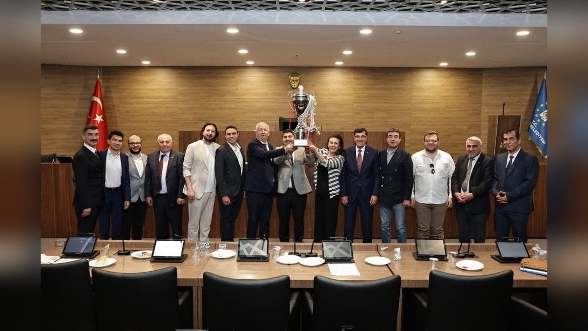 Kütahya Belediye Meclisi'nde HYBS ve ruhsat yönetmeliği görüşüldü