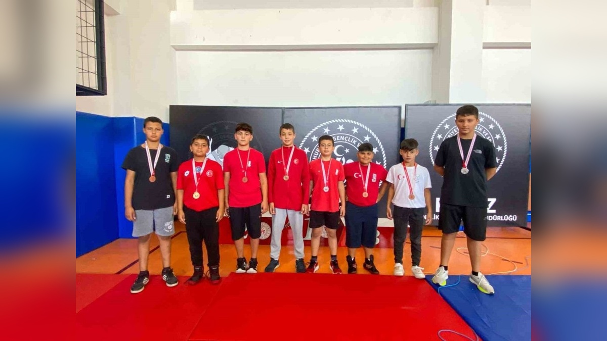 Manavgat Belediyesi Güreş Kulübü'nden 23 madalya