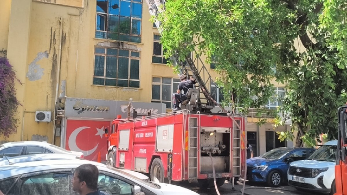 Metruk binada bilinmeyen yangın!