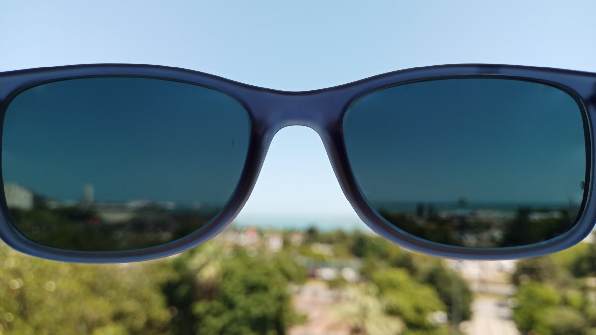 Güneş gözlüğü aksesuar değil, sağlık için kalkan!