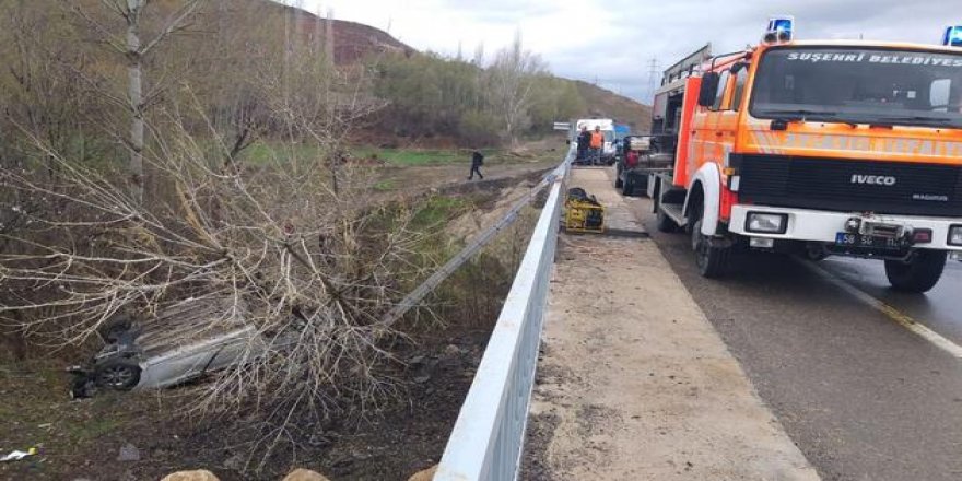 Sivas'ta otomobil devrildi: 4 ölü