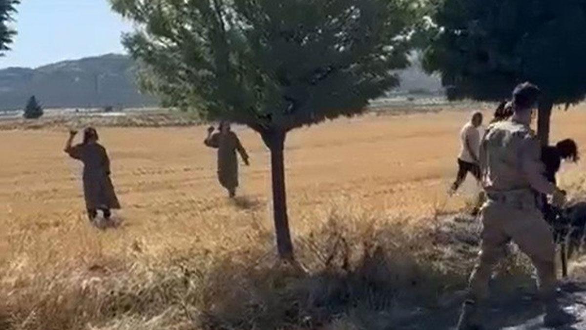 Görev başındaki jandarmaya saldırdılar