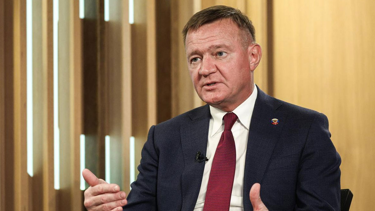 Bakan aracında ölü bulundu