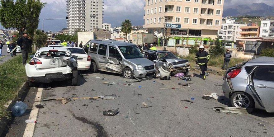 Hatay'da feci kaza: 5 ölü, 21 yaralı