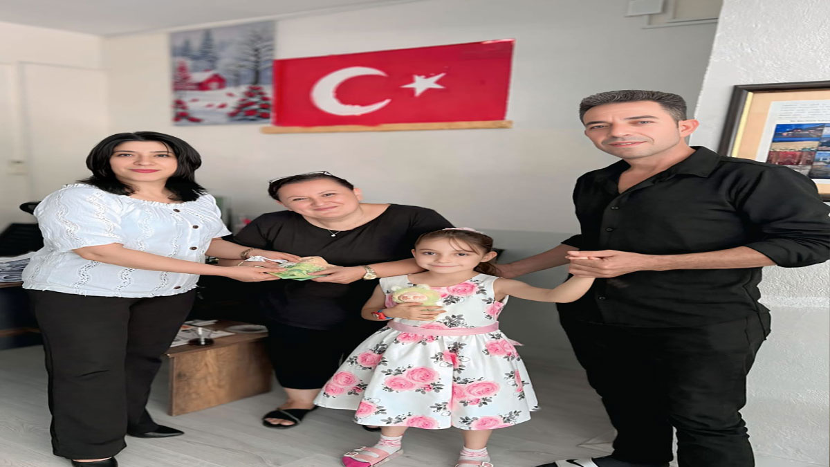 8 yaşında, bulduğu içi para dolu cüzdanı sahibine teslim etti