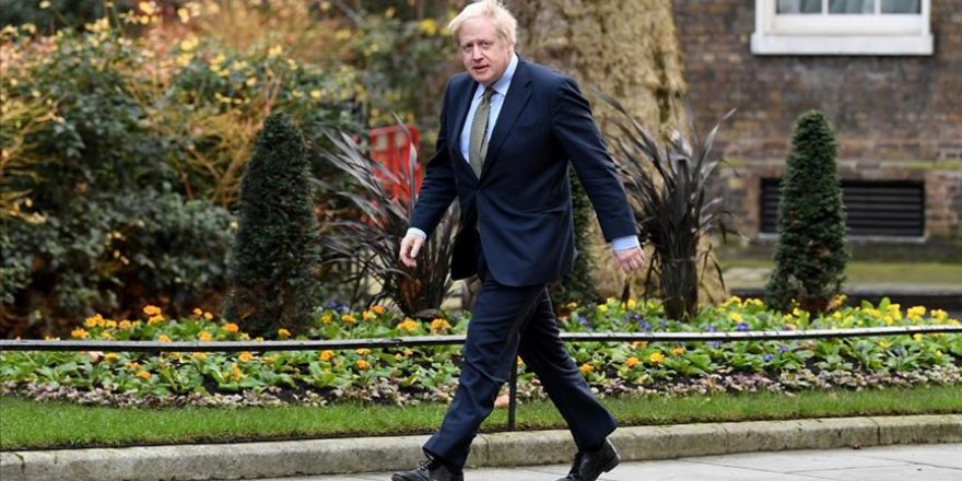 İngiltere Başbakanı Johnson, tedaviye cevap veriyor