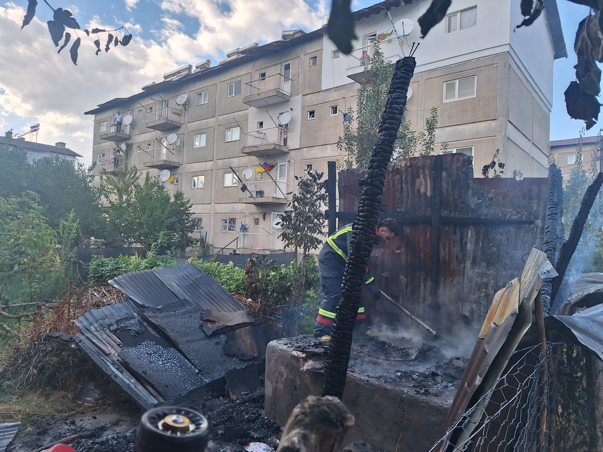 Tandırda unutulan köz yangına sebep oldu