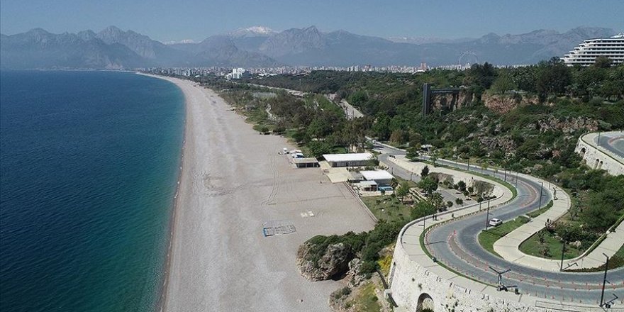 Turizmin gözde kentleri Antalya ve Muğla sessiz günler yaşıyor