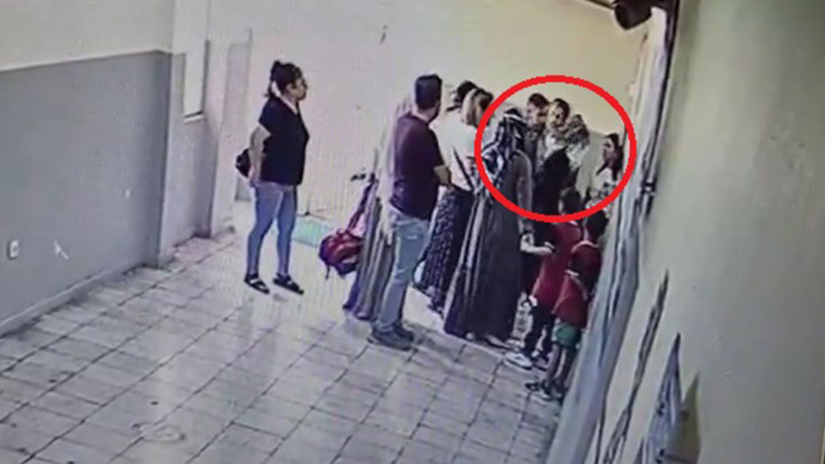 Okul koridorunda öğretmene şiddet!