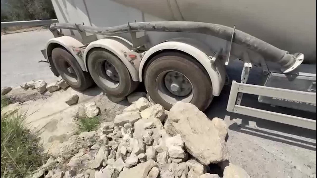 Vakıflı köyünde ağır vasıta tehlikesi can güvenliğini tehdit ediyor