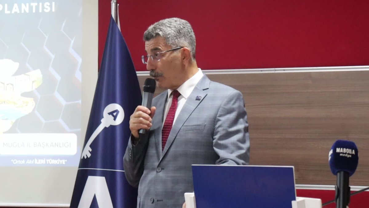 Ayhan Erel: Türkiye'de büyük bir iktidar ve muhalefet boşluğu var