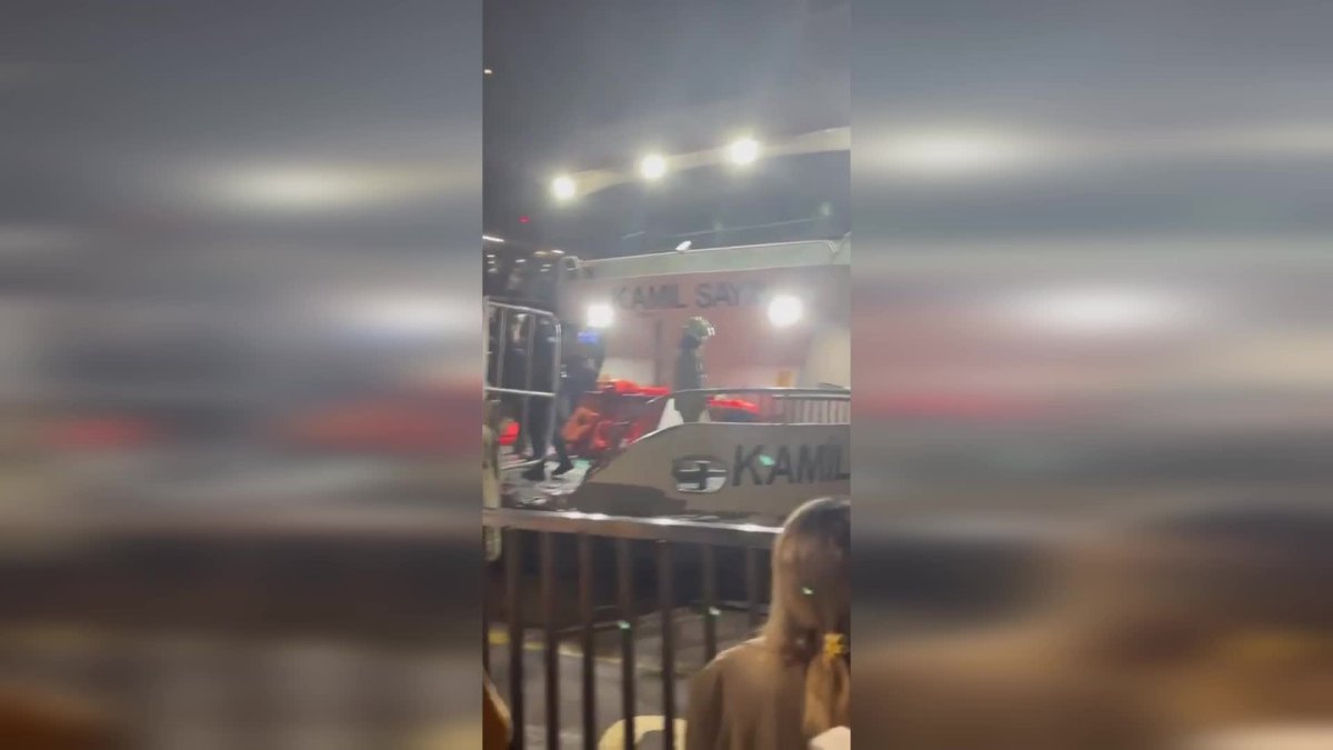 İstanbul'da yolcu teknesi ile kuru yük gemisi çarpıştı: 8 yaralı