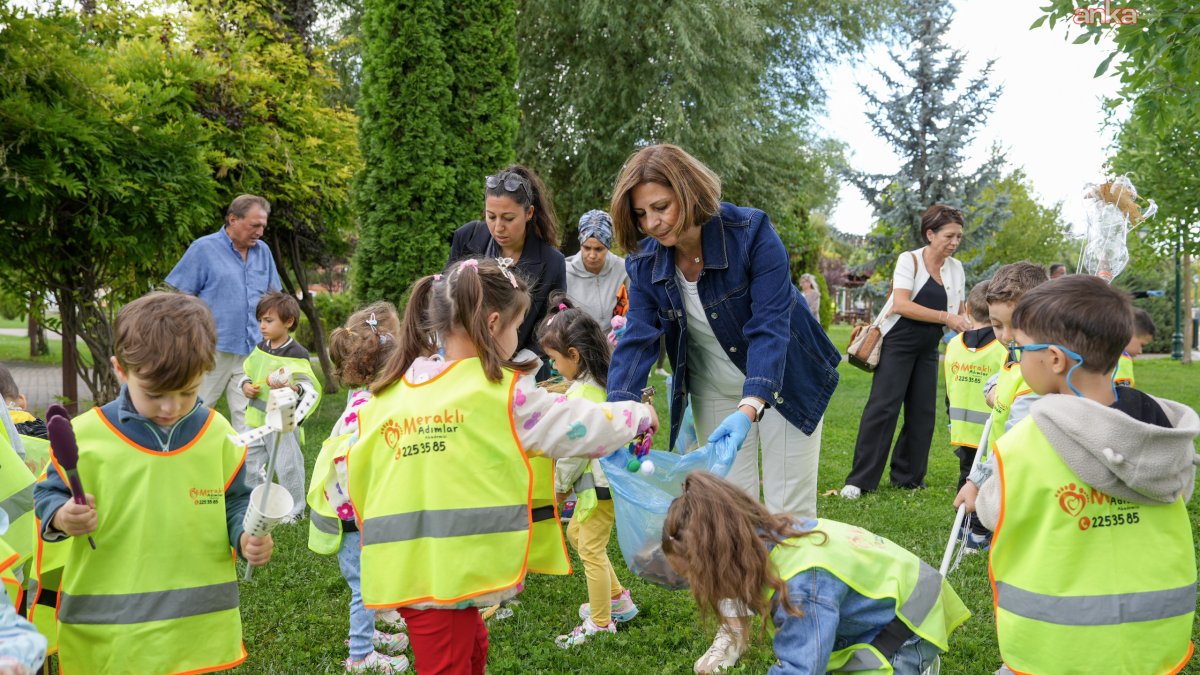 Başkan Ünlüce, dünya temizlik gününde çocuklarla birlikte sokakları temizledi