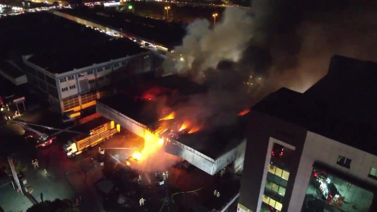 İkitelli'de korkutan yangın