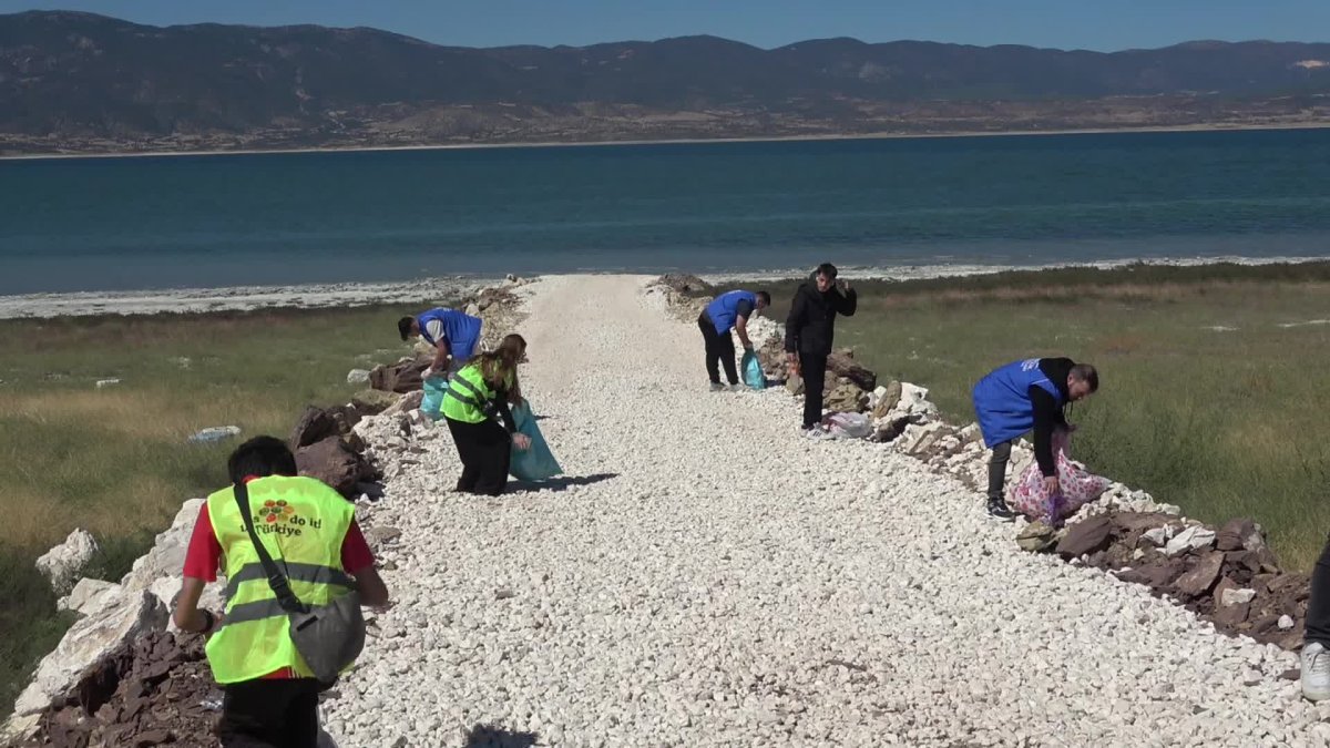 Burdur Gölü'nde büyük temizlik hareketi