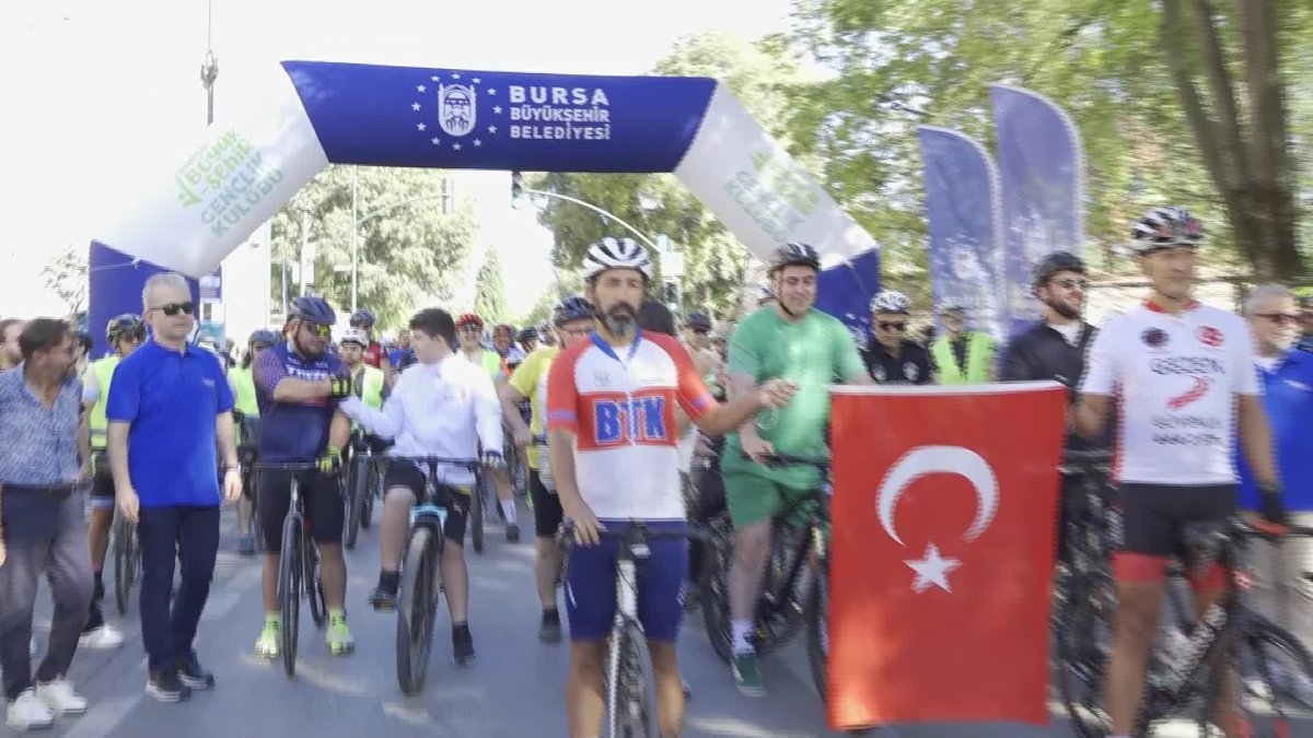 Bursa'da çocuk gülüşleri Heykel'i sarhoş etti