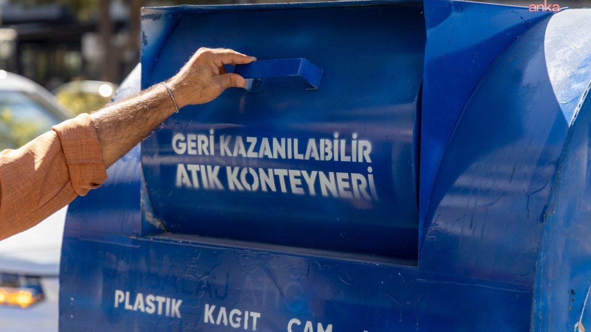 Karşıyaka'da geri dönüşüm atağı: 100 noktada mavi konteyner