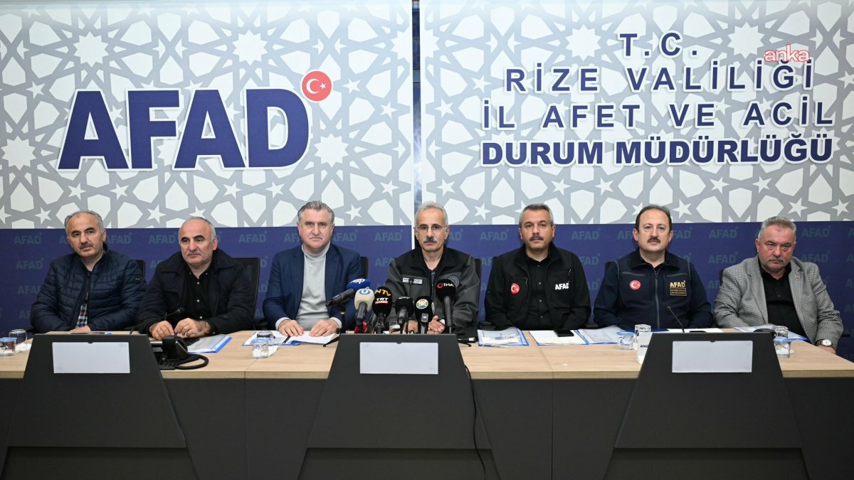 Rize'de sel felaketi sonrası yollar açılıyor