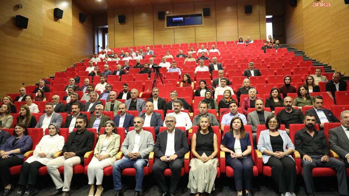 Diyarbakır'da belediye başkanları kayyumlara karşı birleşti