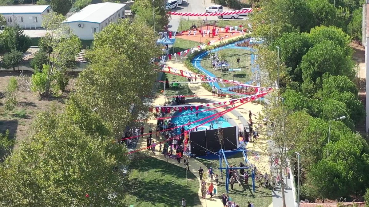 Tuzla'da yeni oyun parkı sokağı açıldı
