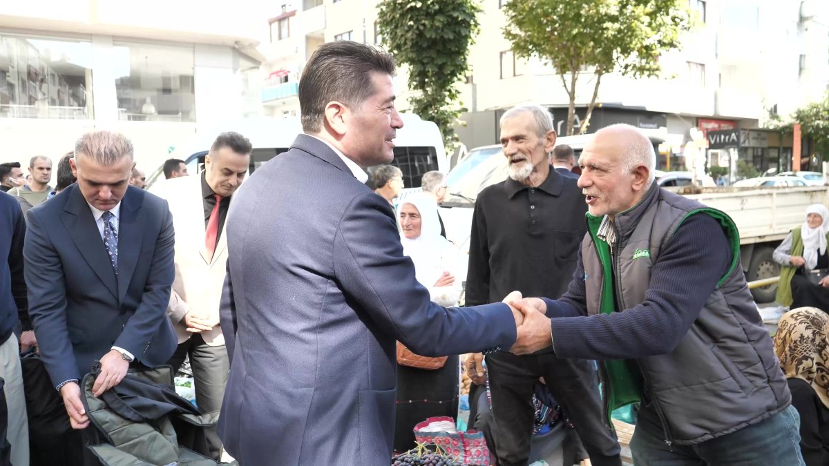 Başkan Kaya, pazar esnafının yanında