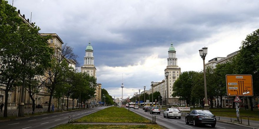 Almanya'da Kovid-19 önlemleri gevşetiliyor