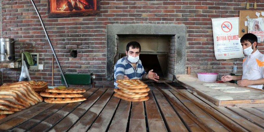 1 Mayıs'ı çalışarak geçiriyorlar