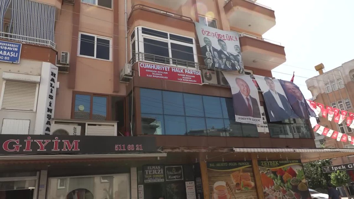 Uysal, Alanya'daki yangın sonrası geçmiş olsun ziyaretinde bulundu