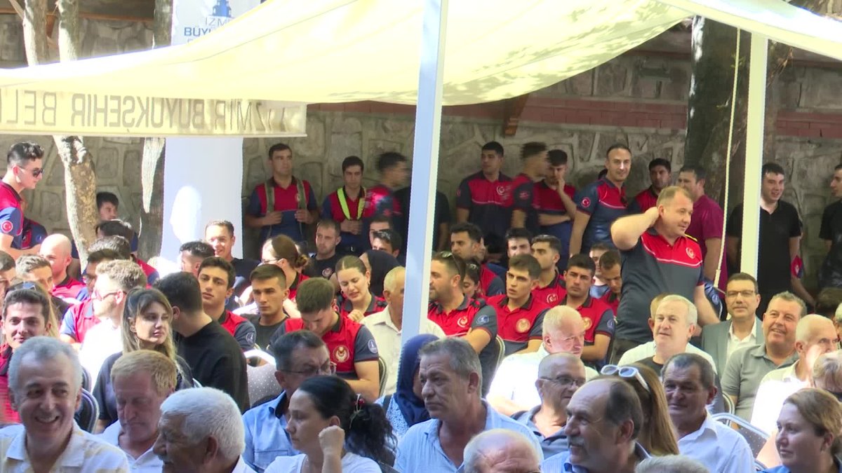 İzmir’de itfaiye emektarları gençlerle deneyimlerini paylaştı