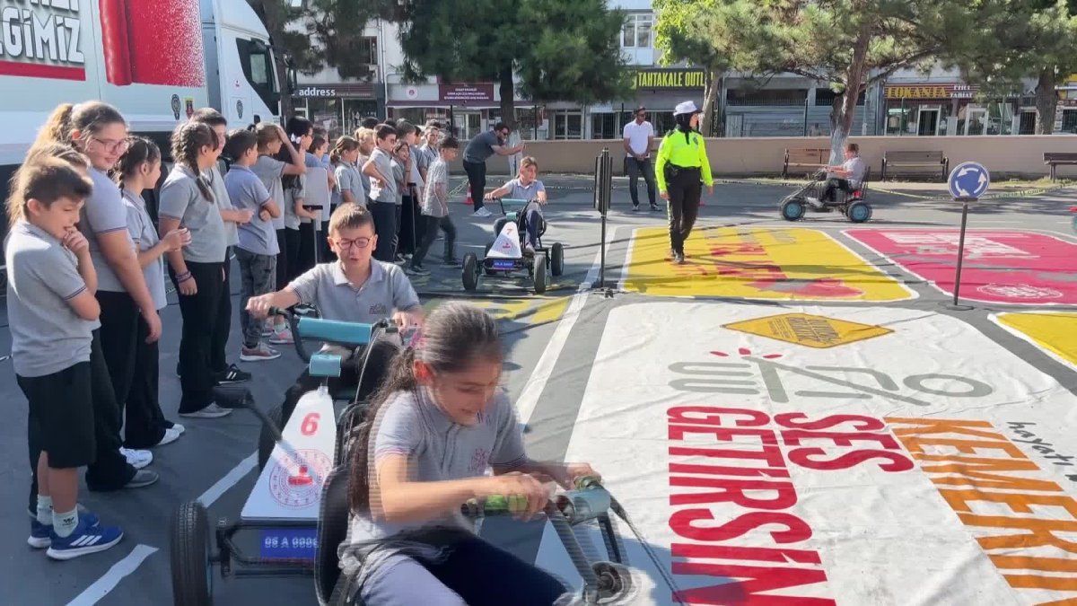 Edirne'de öğrenciler için trafik eğitimi heyecanı