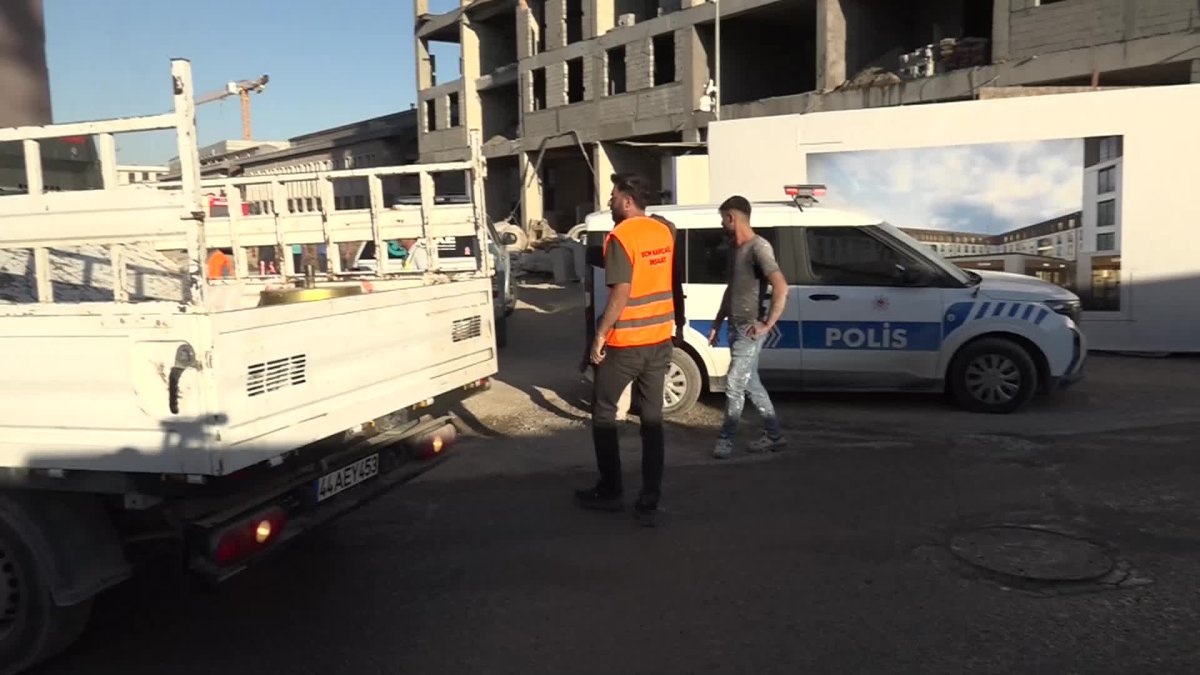 Malatya'da inşaat alanında toprak kayması: bir işçi ağır yaralı