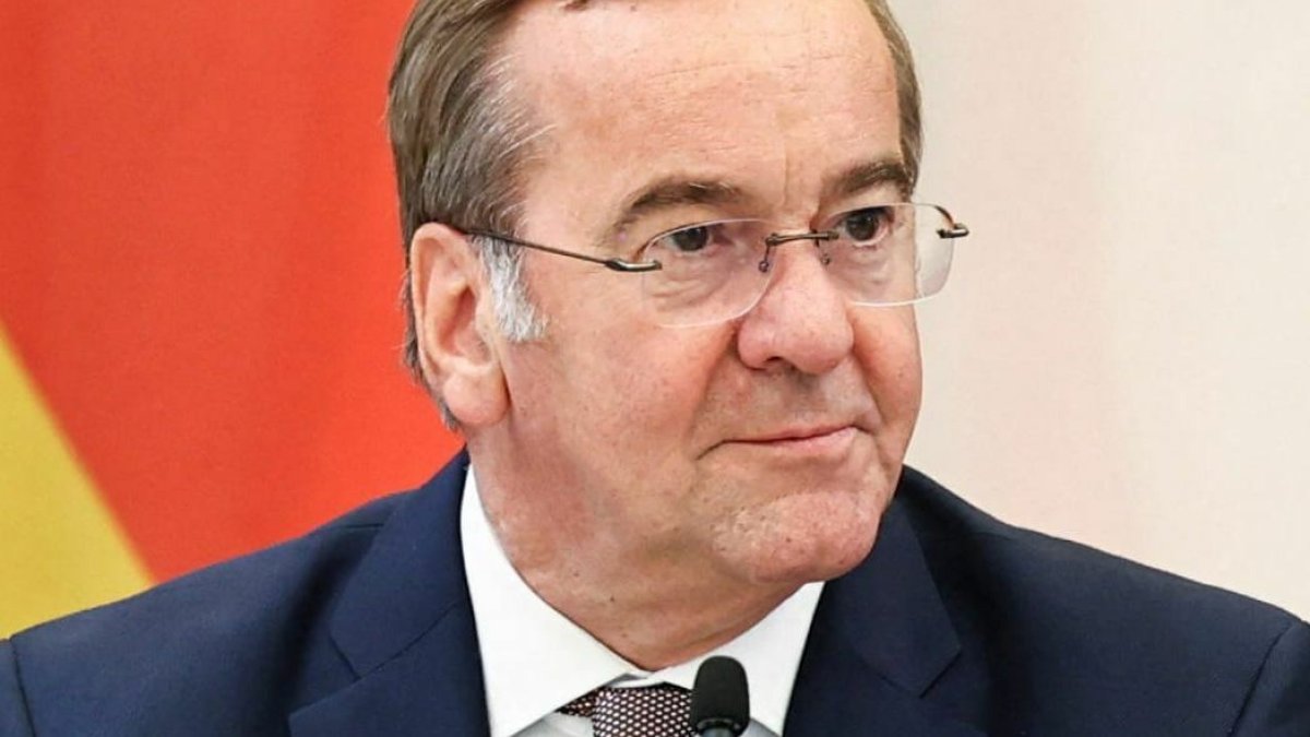 Almanya'nın Savunma Bakanı: Barışın tam anlamıyla sağlanmadığını söylüyor