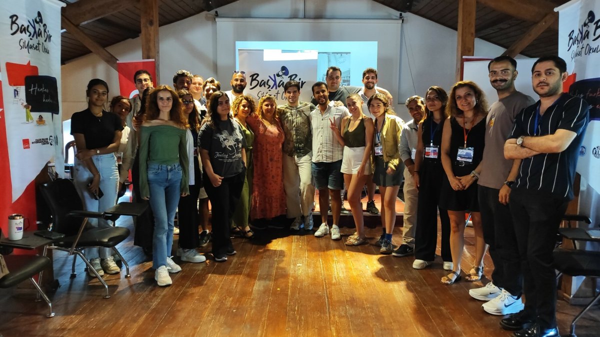 İsveçli milletvekili gençlerle buluştu