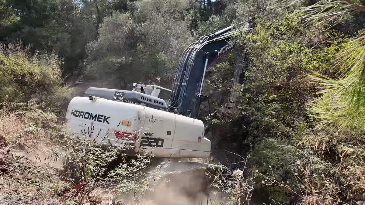 Marmaris'te dere temizliği hız kazandı