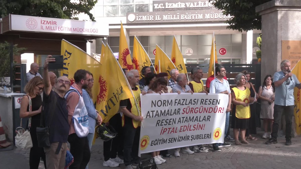 Eğitim Sen'den İzmir'de öğretmenlere destek: Saygı gösterilmeli