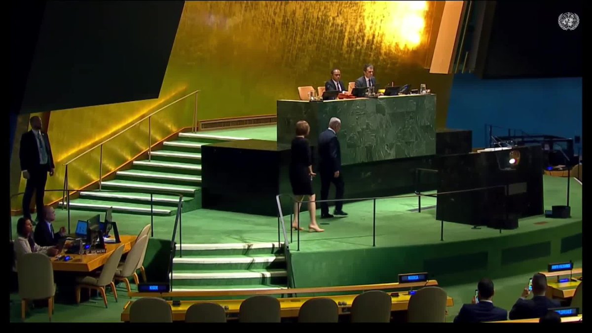 Netanyahu'nun BM konuşması sırasında salonu terk ettiler