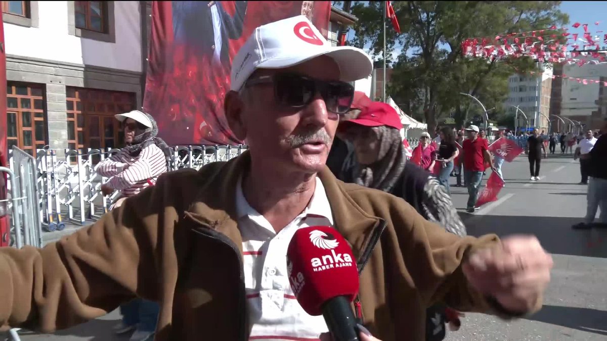 CHP mitinginde dikkat çeken yorumlar: İmamoğlu'na neden hapis cezası verildi?