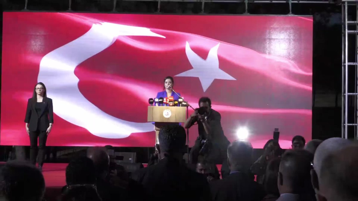 Ferdi Zeyrek Amfi Tiyatrosu, Uşak’ta açıldı