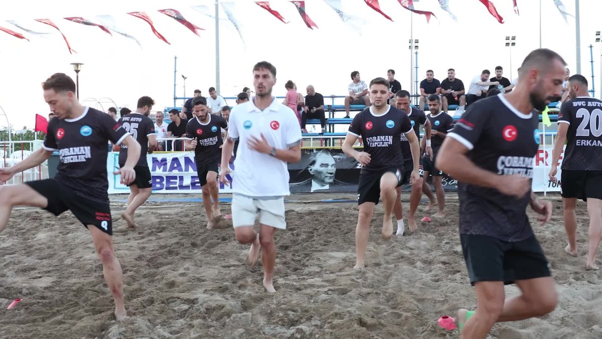 Çimhan Sarılarspor, TFF Plaj Futbolu Ligi'nde zaferi elde etti