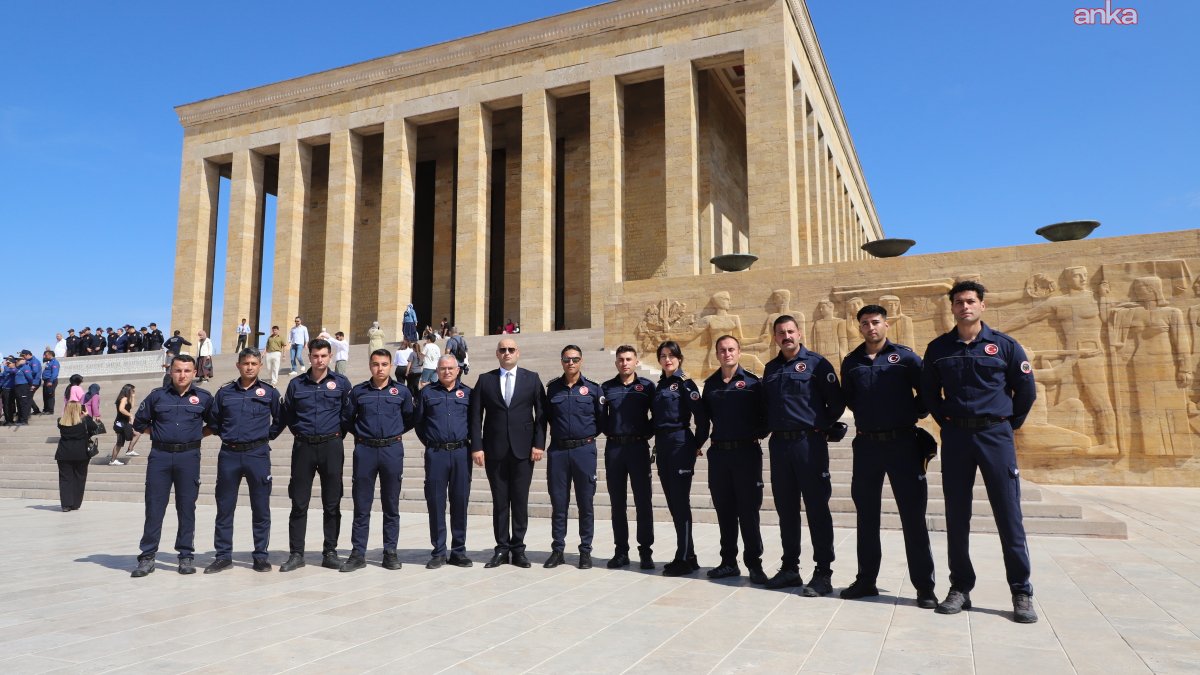 Mersin İtfaiyesi, Atatürk'ün Anıtı'nda saygı duruşunda bulundu