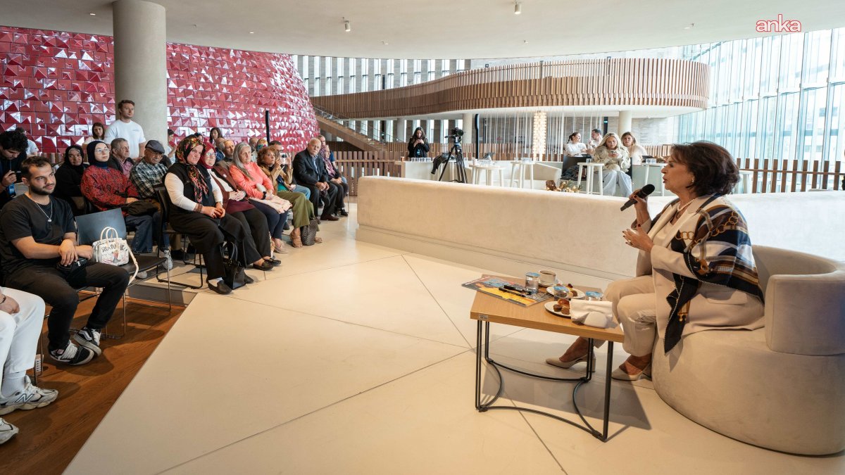 Türk Telekom, Darülaceze sakinlerini Hülya Koçyiğit ile buluşturdu