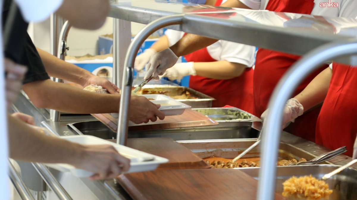 Üniversite öğrencilerine ücretsiz akşam yemeği desteği sürüyor