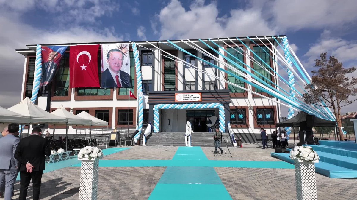 Cemil Çiçek: Cumhuriyet tartışmaları sorunlu