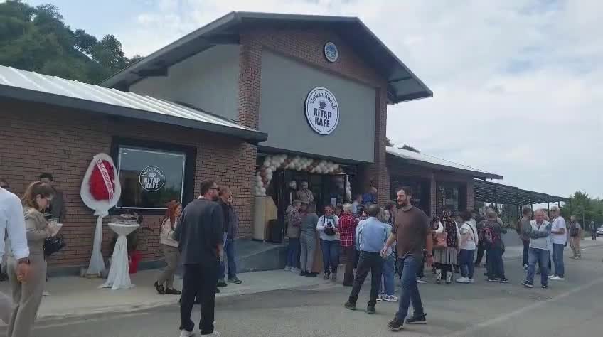 Fındıklı'da sanat dolu bir mekan açıldı