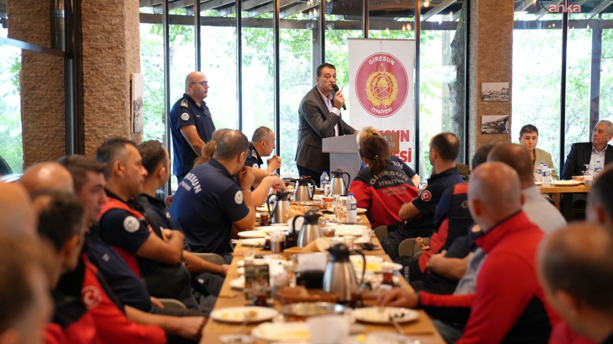 Köse itfaiye personeliyle bir araya geldi