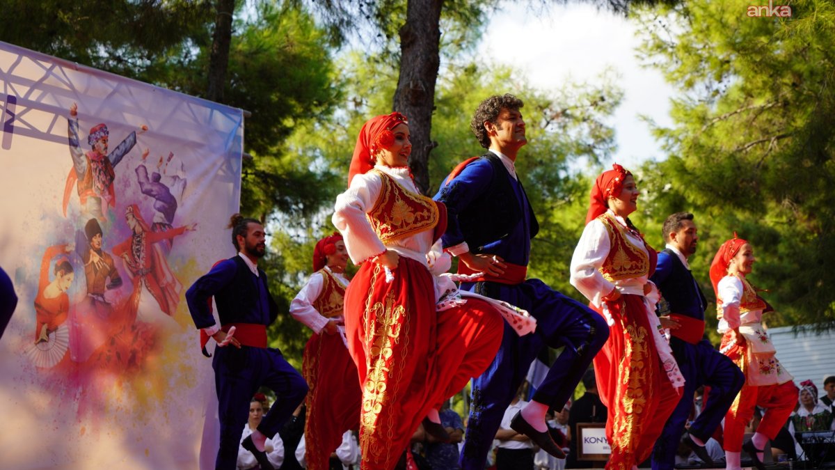 Konyaaltı'nda uluslararası halk dansları festivali coşkusu
