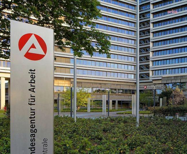 Almanya'da işsizlik 3 milyonun altına geriledi