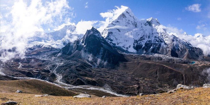 Everest Dağı'nın yüksekliğini yeniden ölçülecek