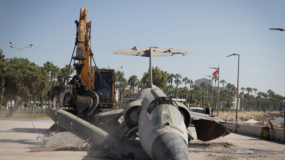 Mersin'in simge uçağı güvenlik riski nedeniyle kaldırıldı